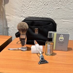 avocado Men’s Shaving Set with Black Case and Natural Brush